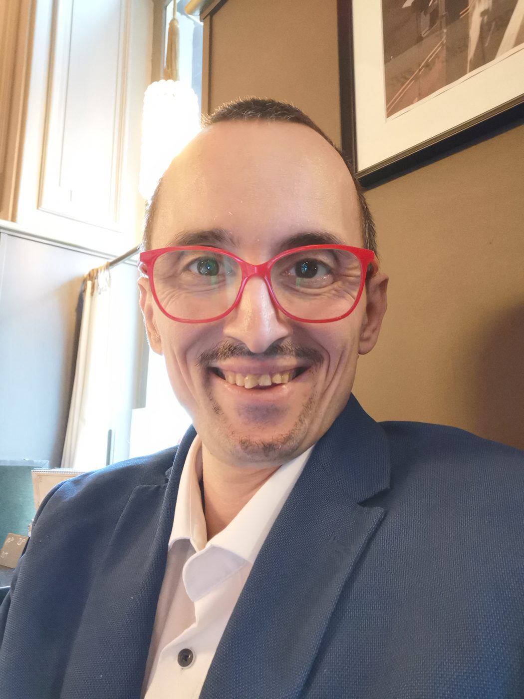 Erwin Strobl im blauen Sakko
